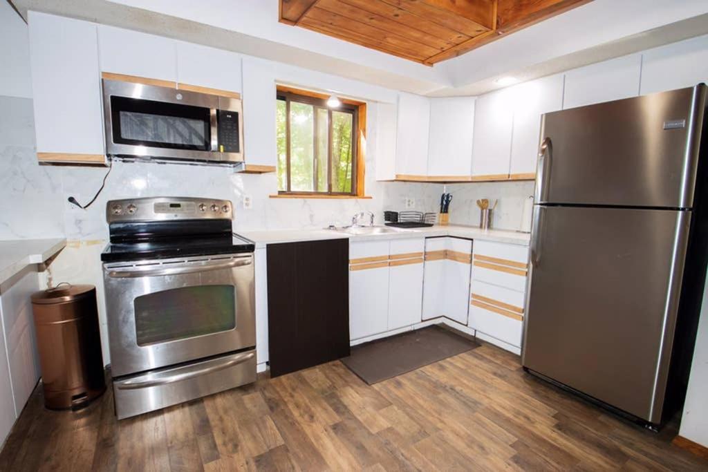 Entire 3 Bedroom Adventure Chalet, Near The Best Of The Poconos East Stroudsburg Exterior photo
