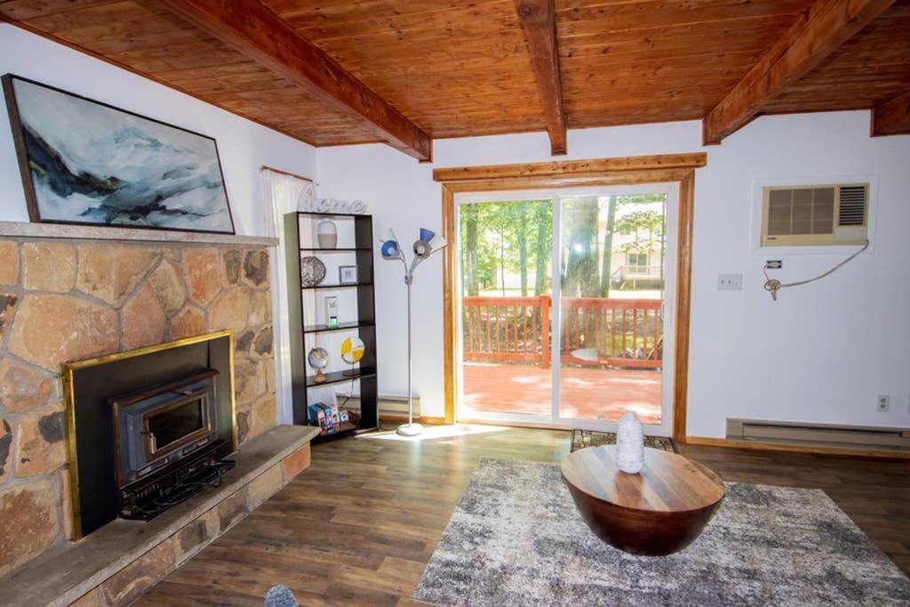Entire 3 Bedroom Adventure Chalet, Near The Best Of The Poconos East Stroudsburg Exterior photo