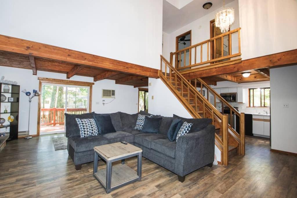 Entire 3 Bedroom Adventure Chalet, Near The Best Of The Poconos East Stroudsburg Exterior photo