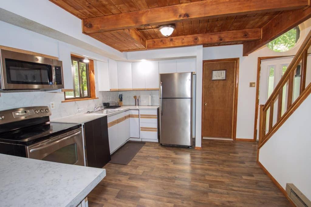 Entire 3 Bedroom Adventure Chalet, Near The Best Of The Poconos East Stroudsburg Exterior photo