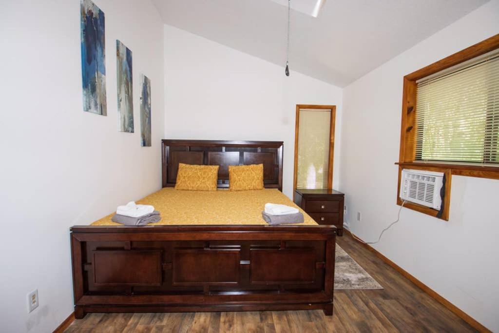 Entire 3 Bedroom Adventure Chalet, Near The Best Of The Poconos East Stroudsburg Exterior photo